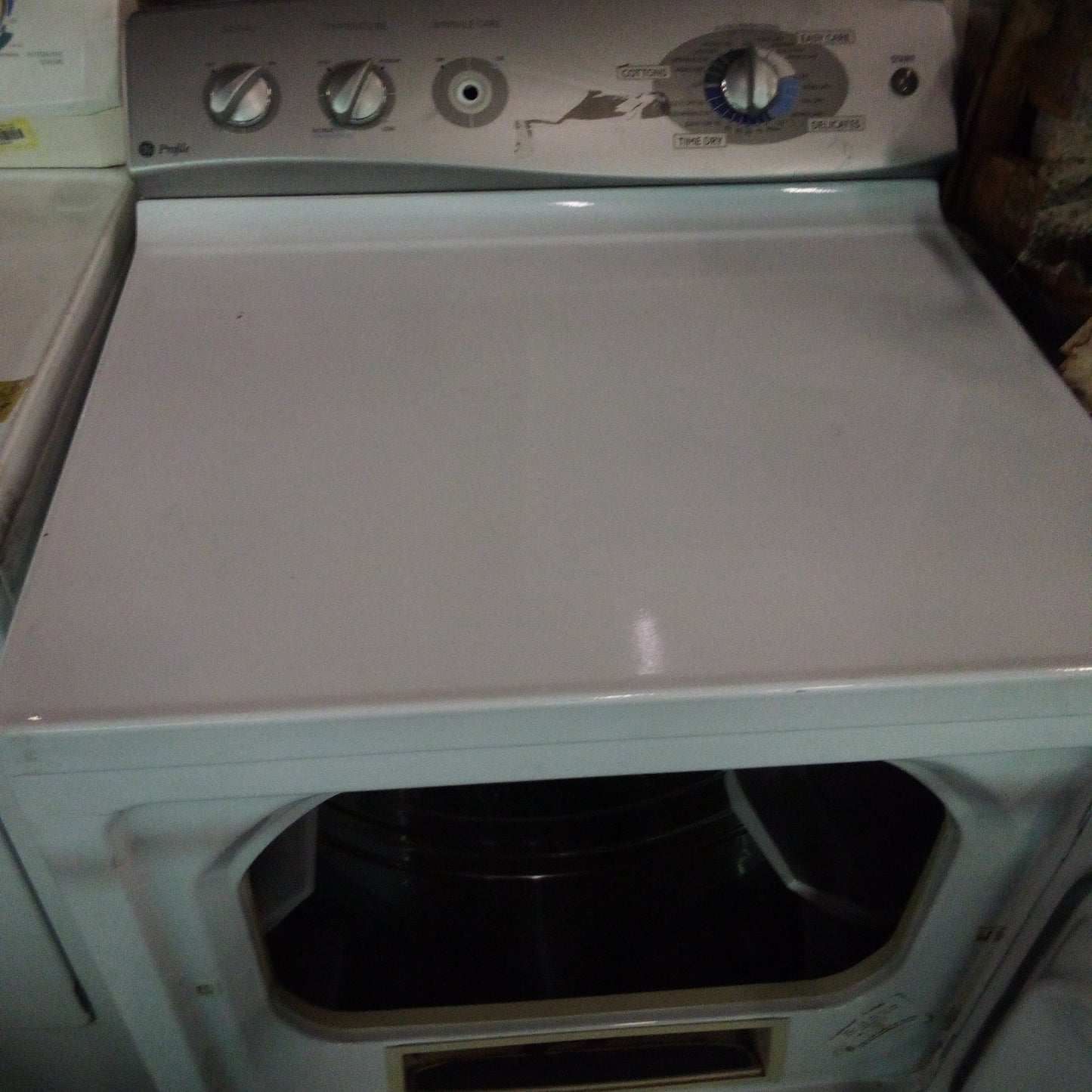 E00084 - GE Profile White Dryer