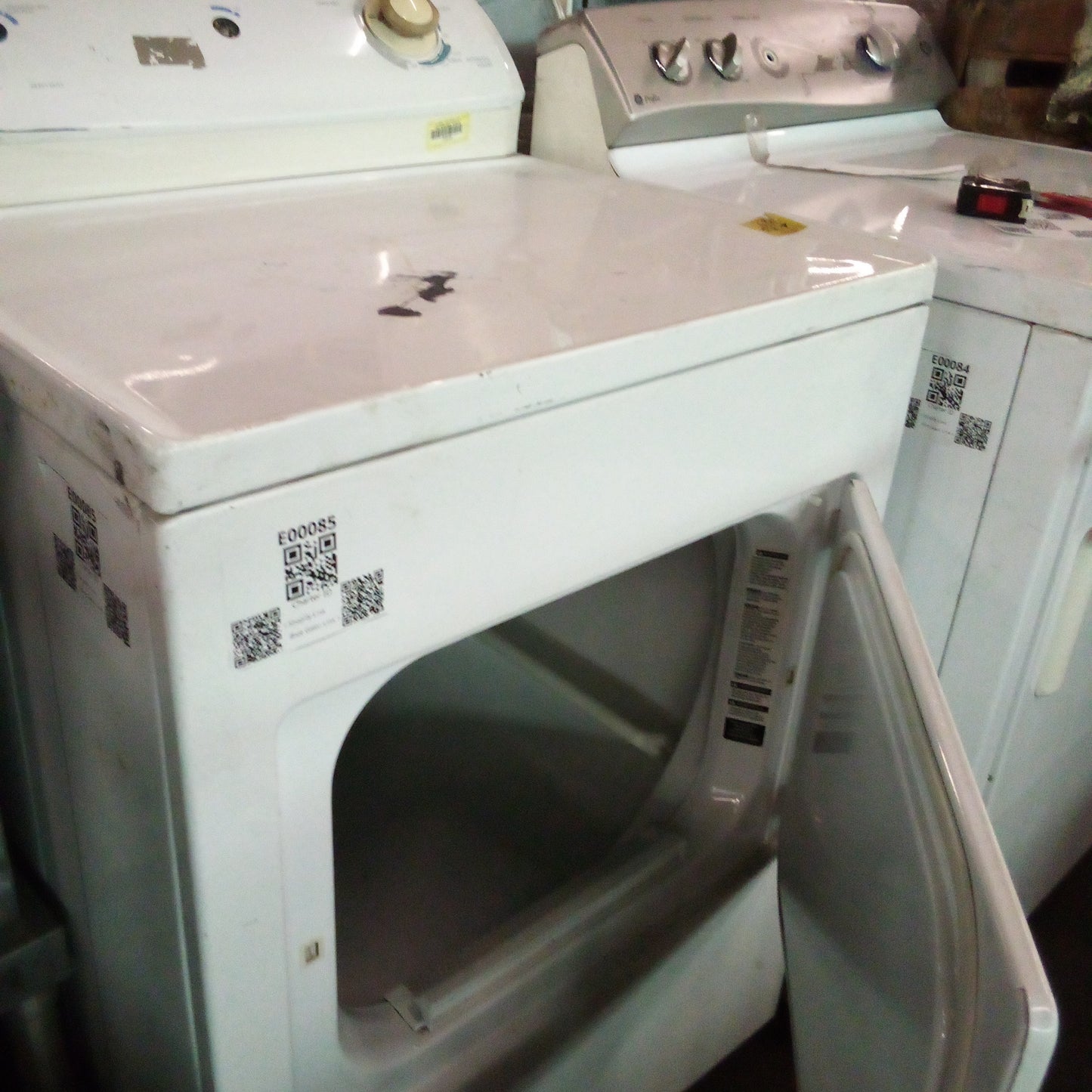 E00085 - White Frigidaire Dryer