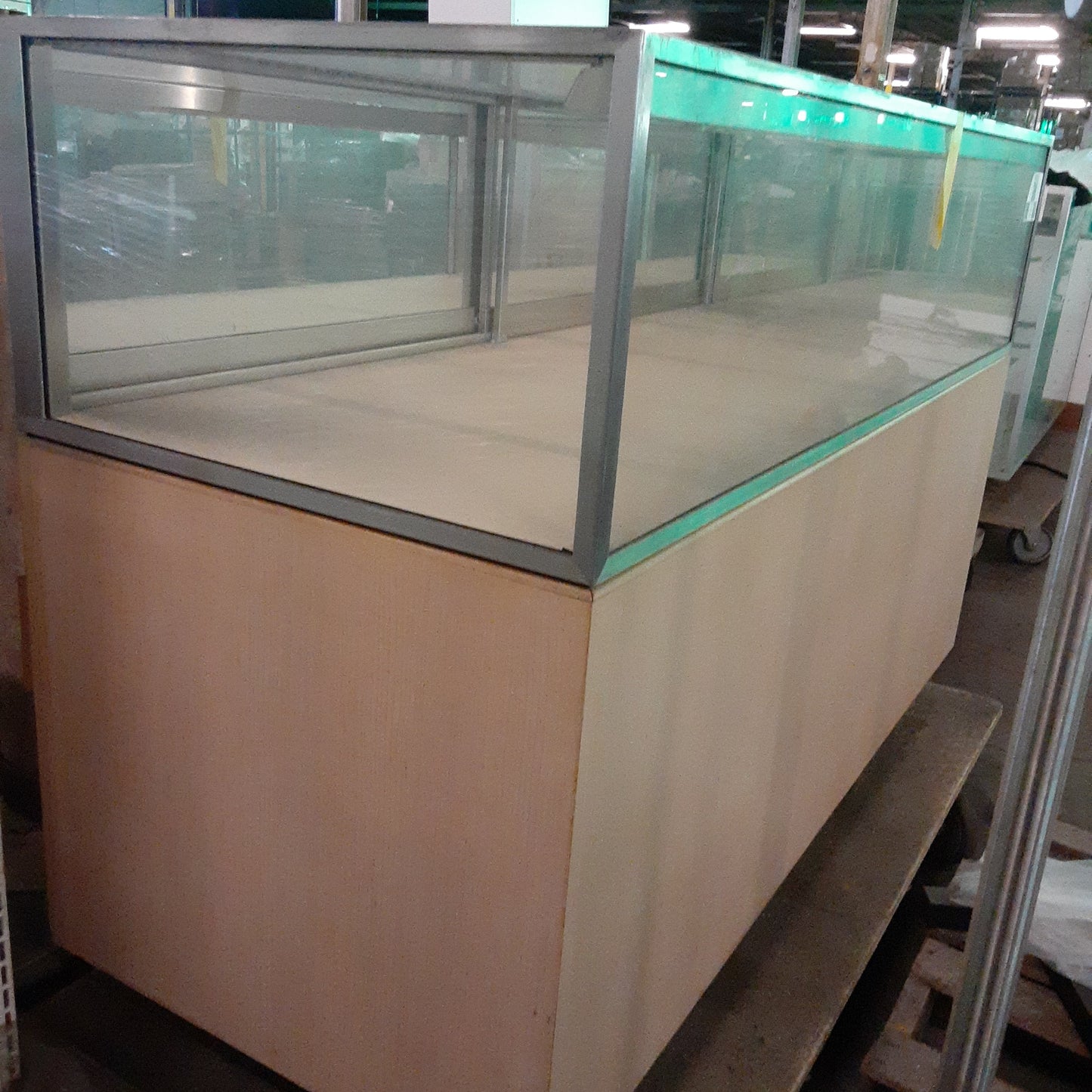 M00229 - Display Case