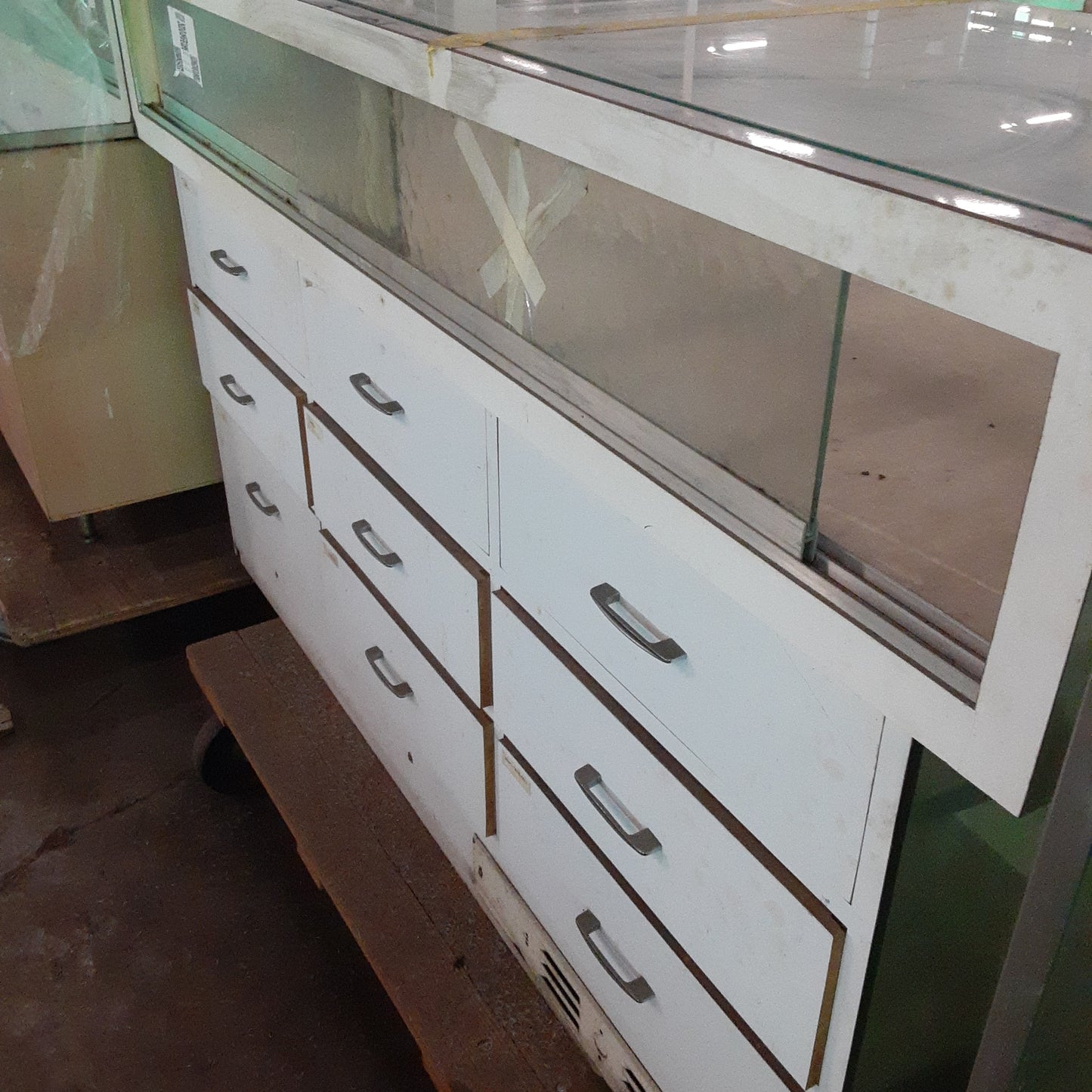 M00230 - Display Case