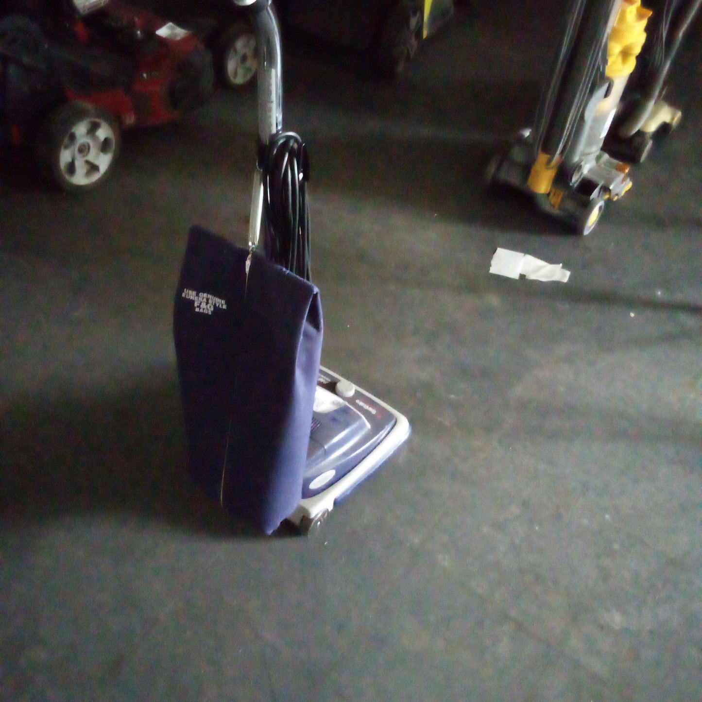 E00138 - Sanitaire Triple Filtration Vacuum