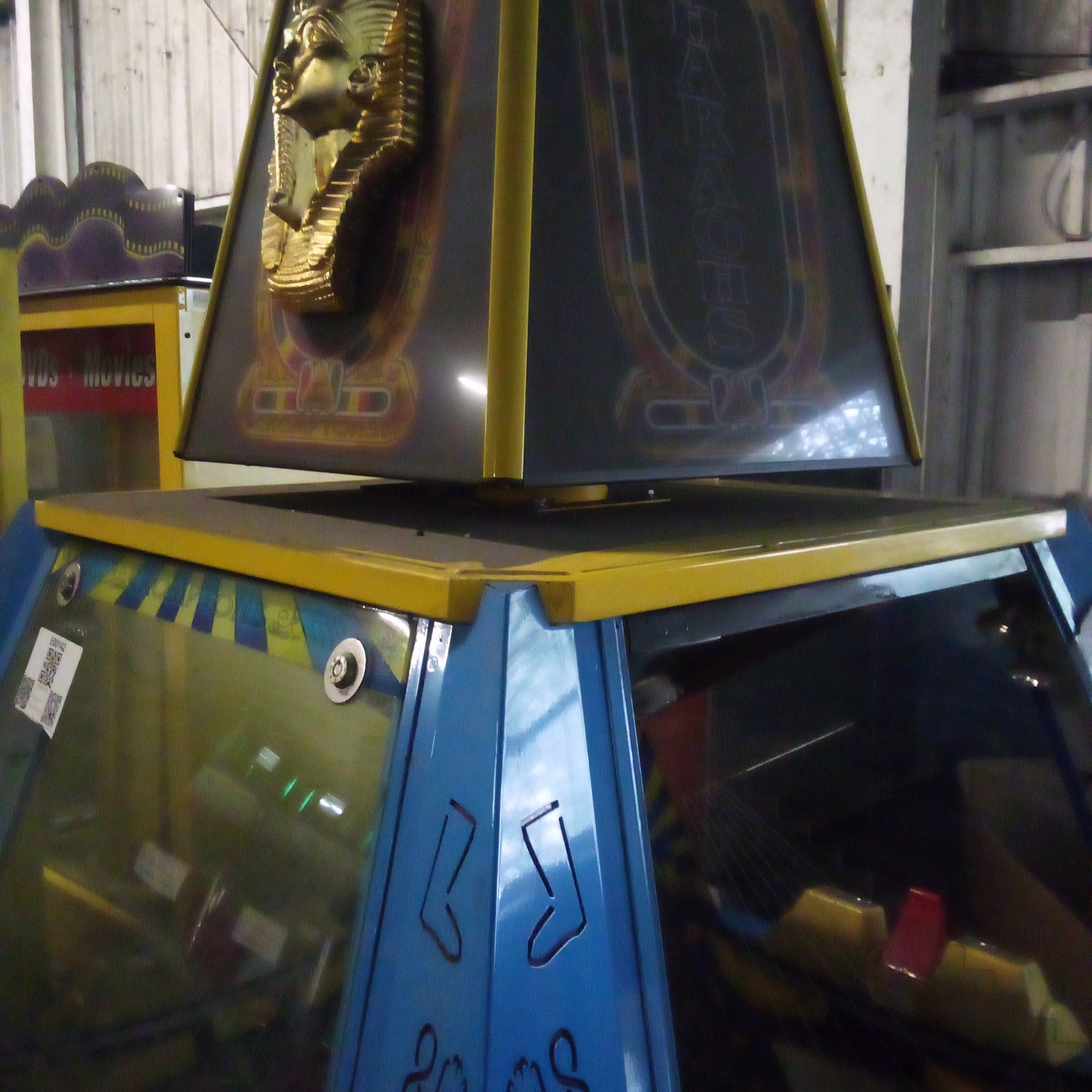 E00142 - Egyptian Themed Coin Drop Arcade Game