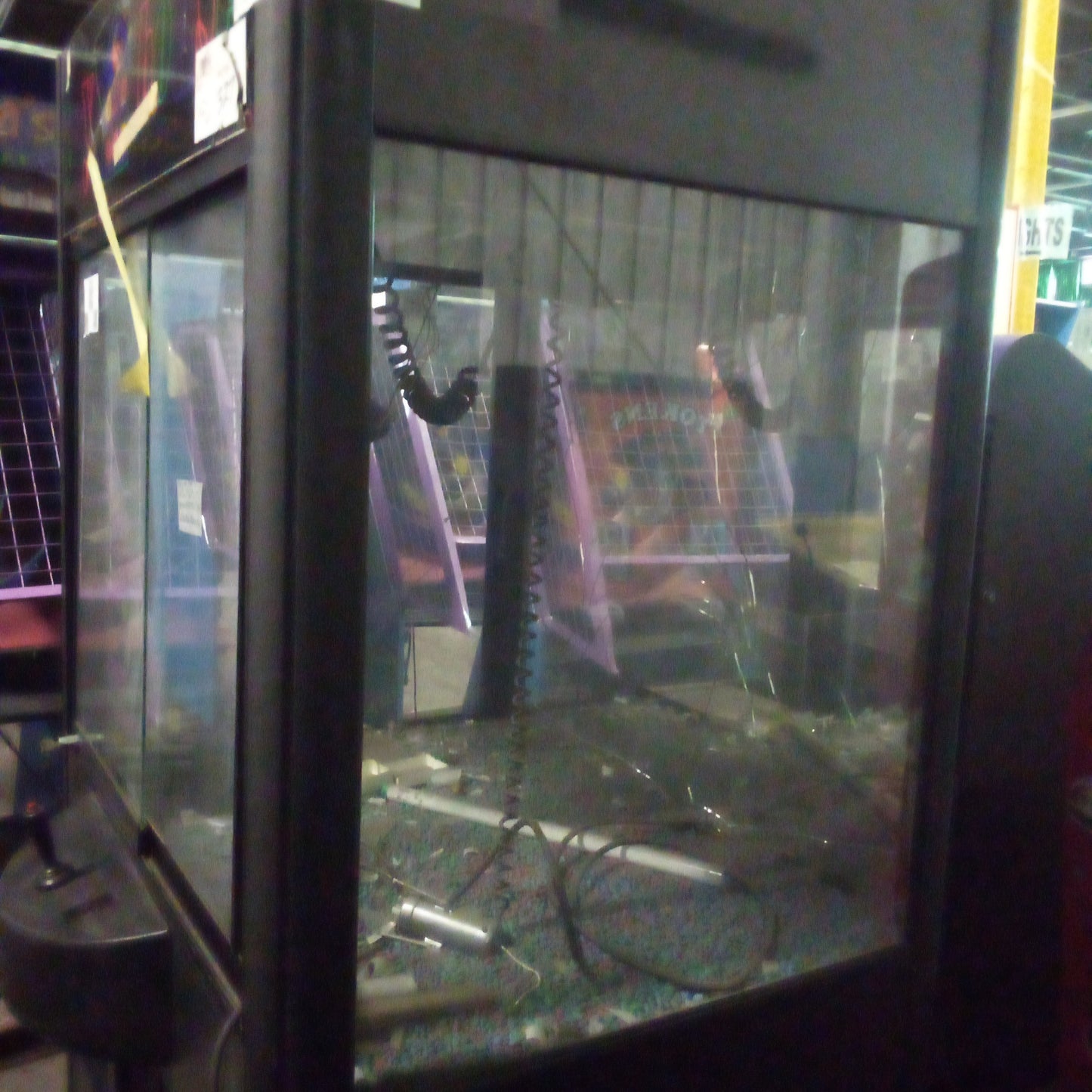 E00143 - Crane Game Toy House