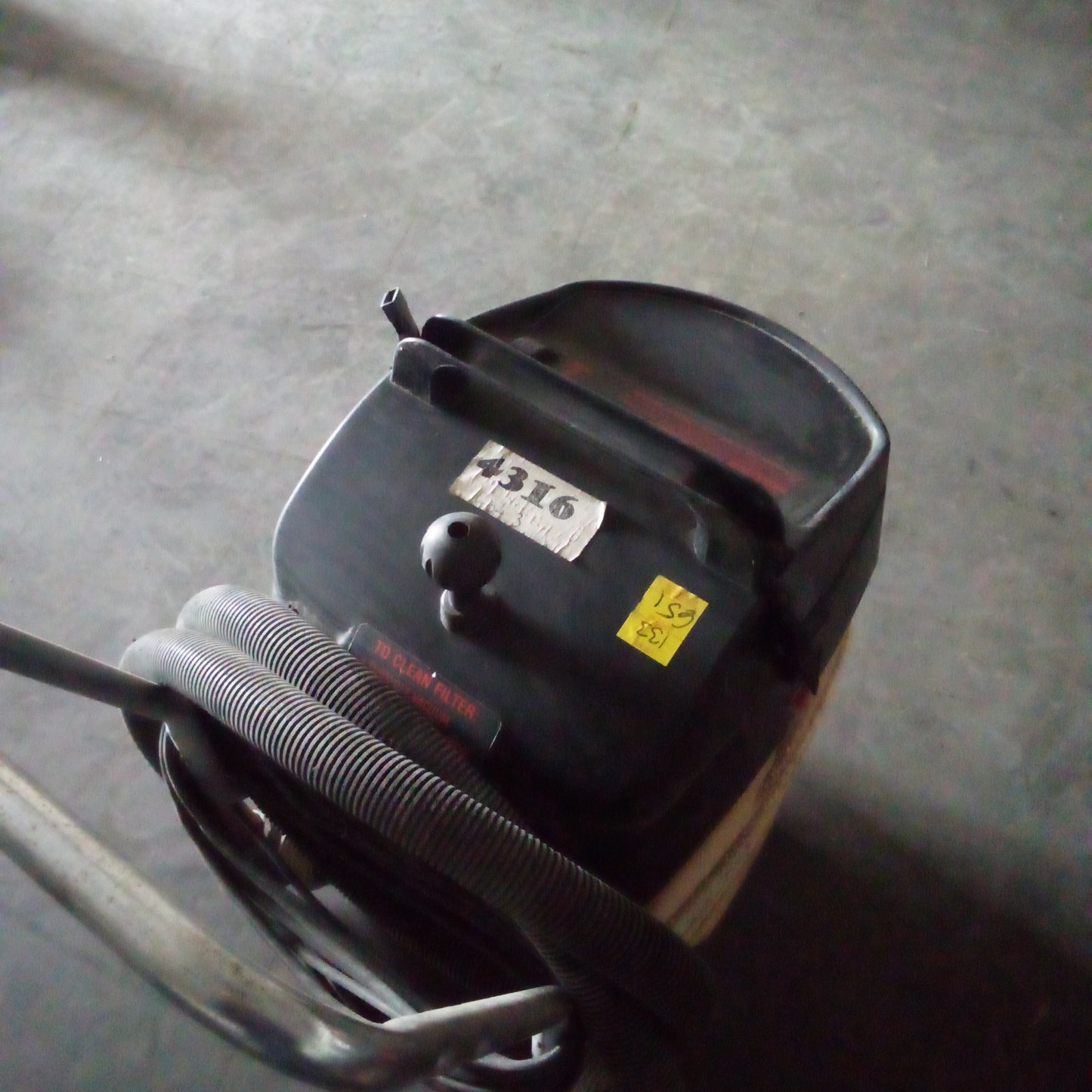 A00064 - industrial shop vac