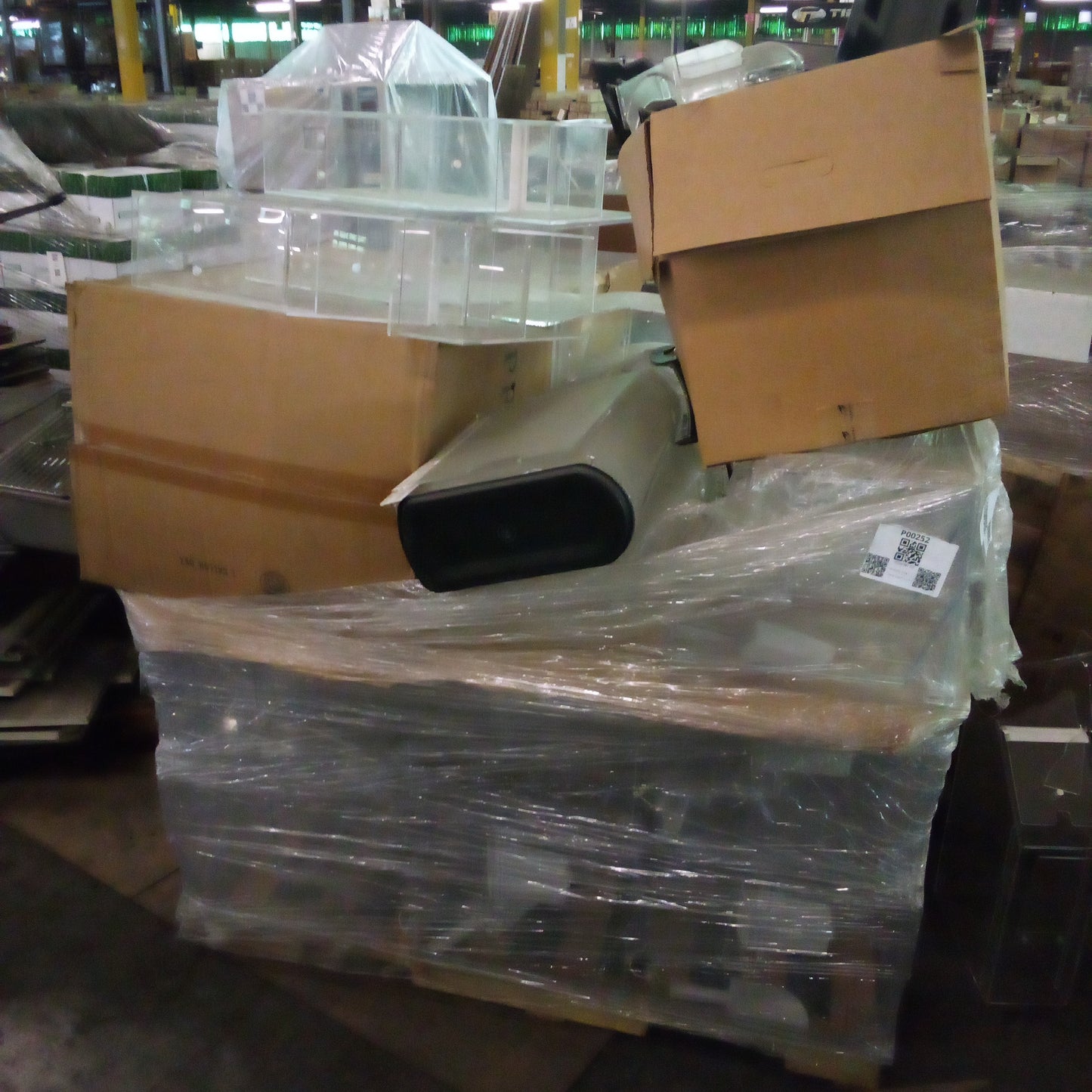 P00252 -Pallet of Scoop Bins