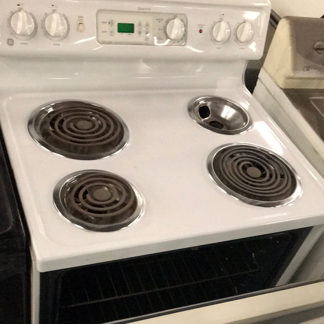 E00056 - GE White Electric Coil Range Oven