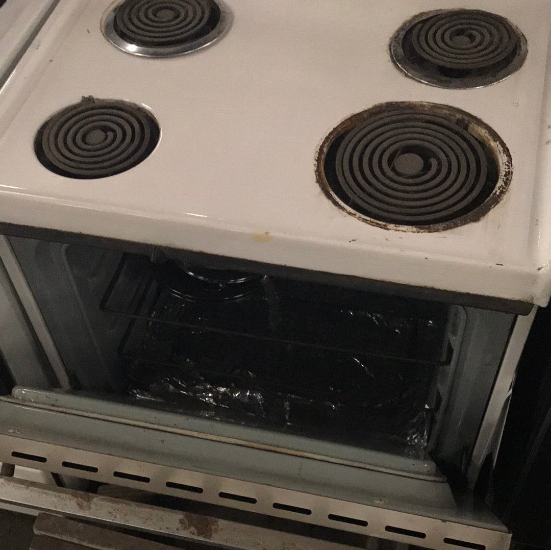 E00054 - GE Electric Coil Range Stove