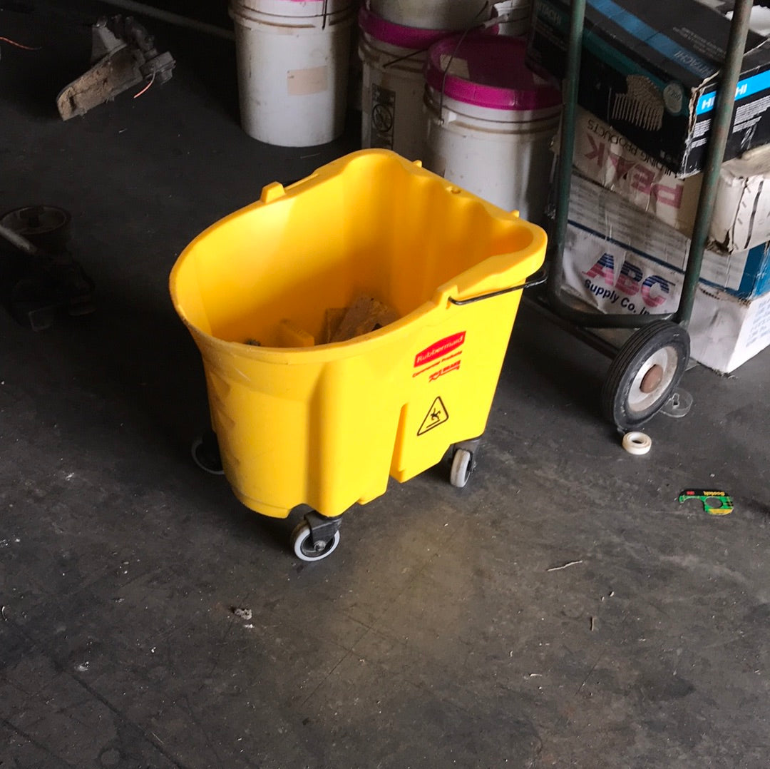 T00085 - mop bucket