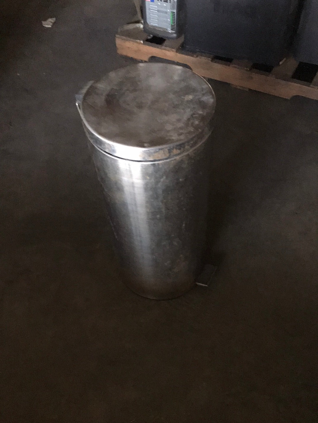 M00236 - trash cans