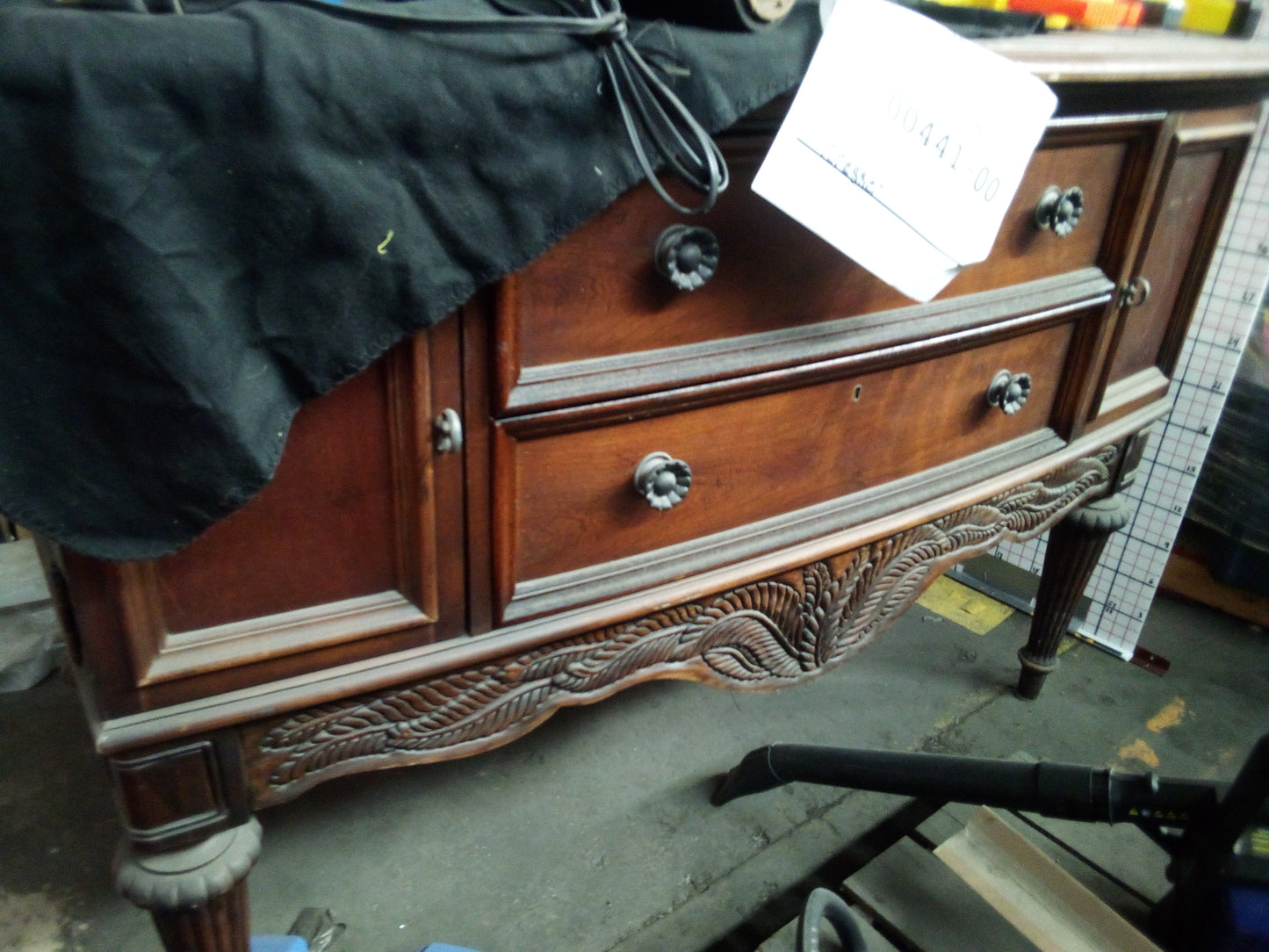F00037 - Dresser