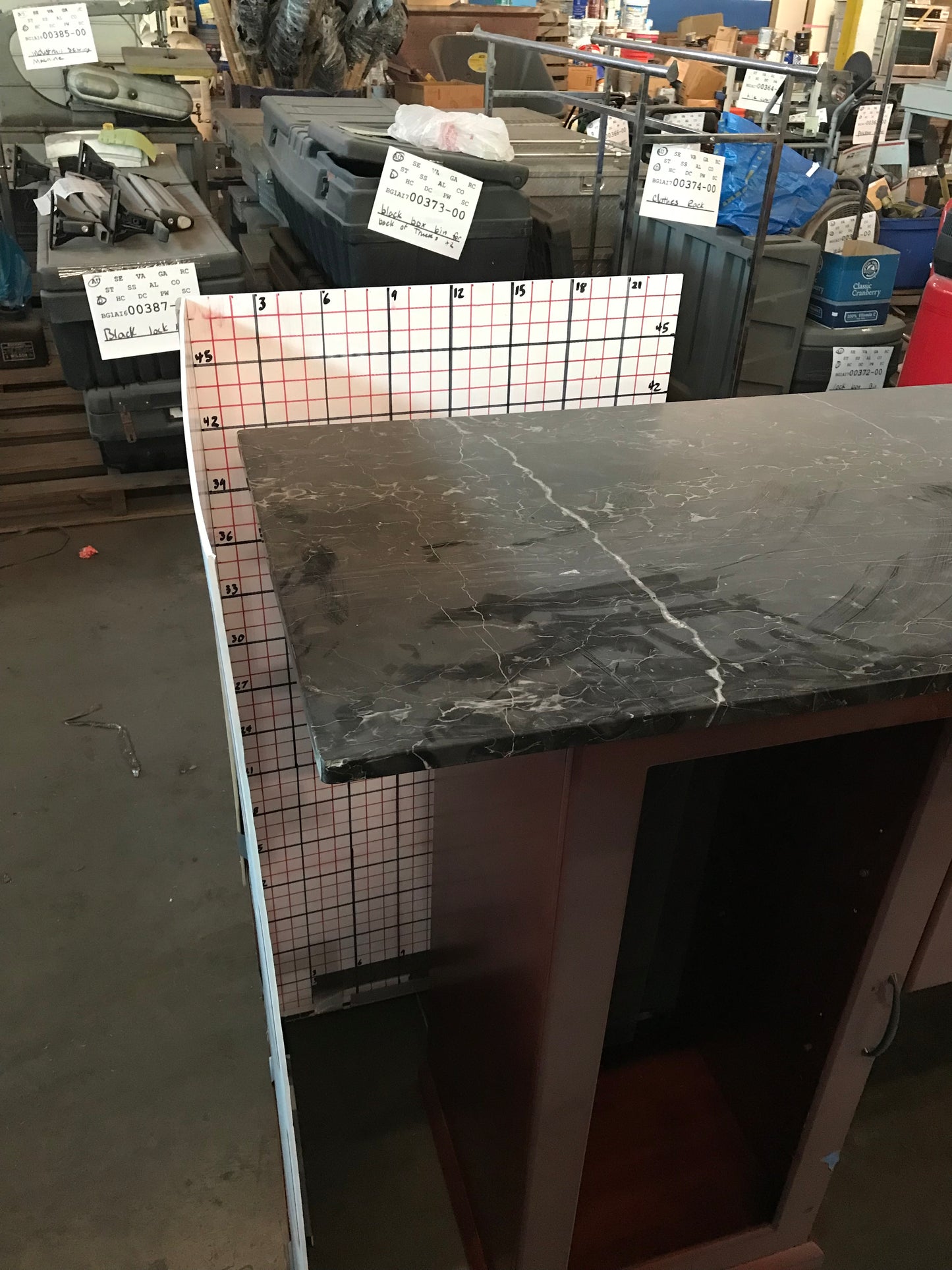 F00017 - Wood counter, wood, counter