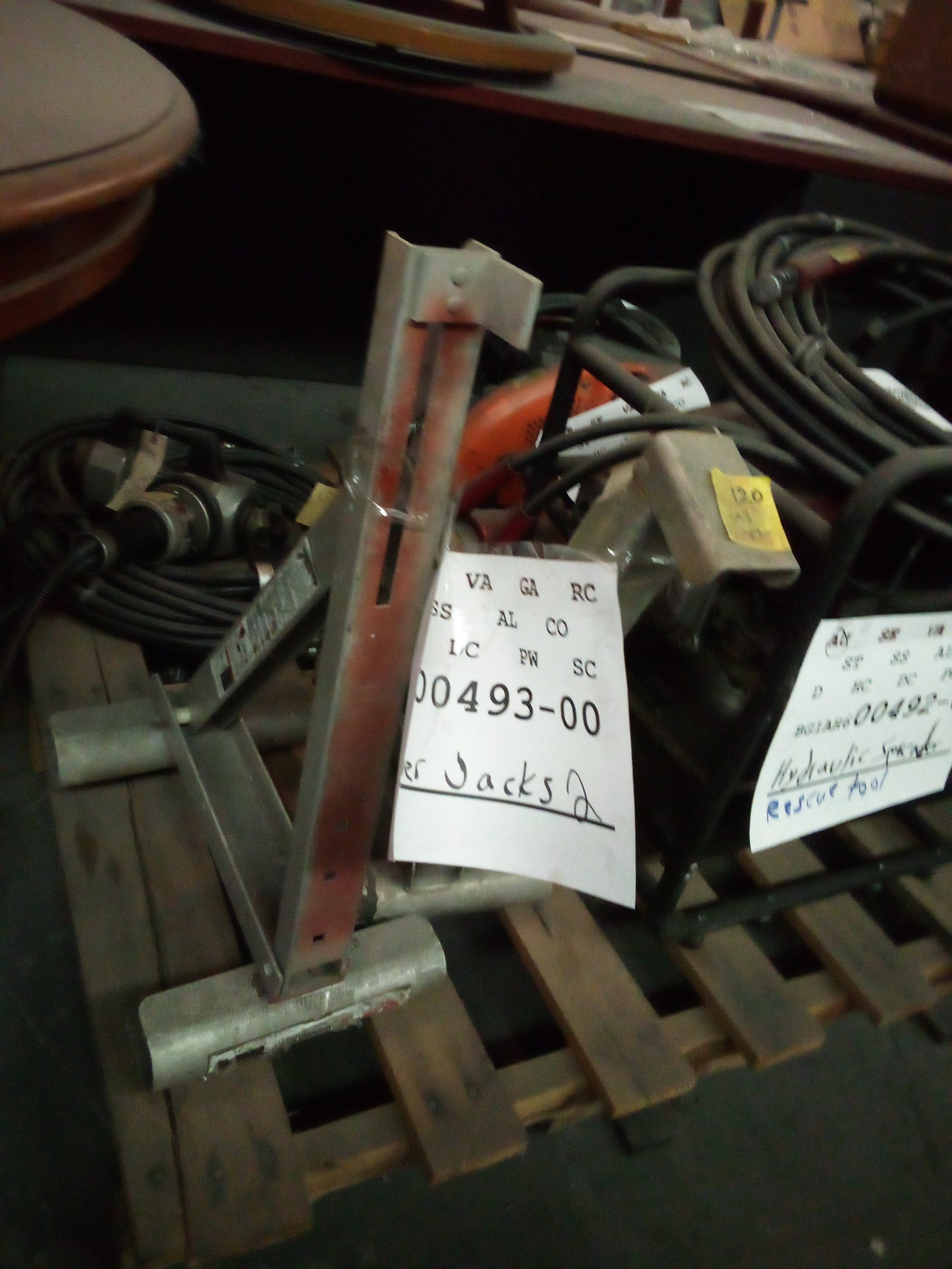 I00018 - Ladder Jacks