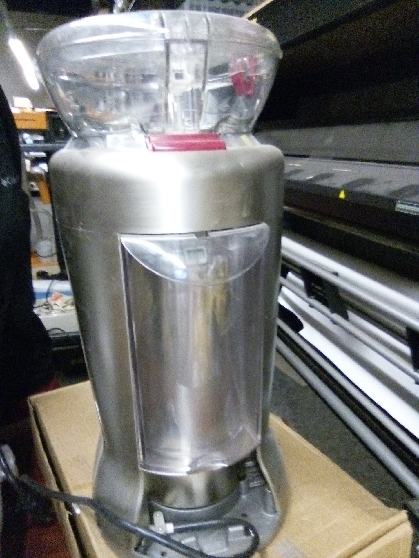 K00004 - Margaritaville DM2000 Fiji Edition Frozen Concoction Maker w/Pitcher Blender Red