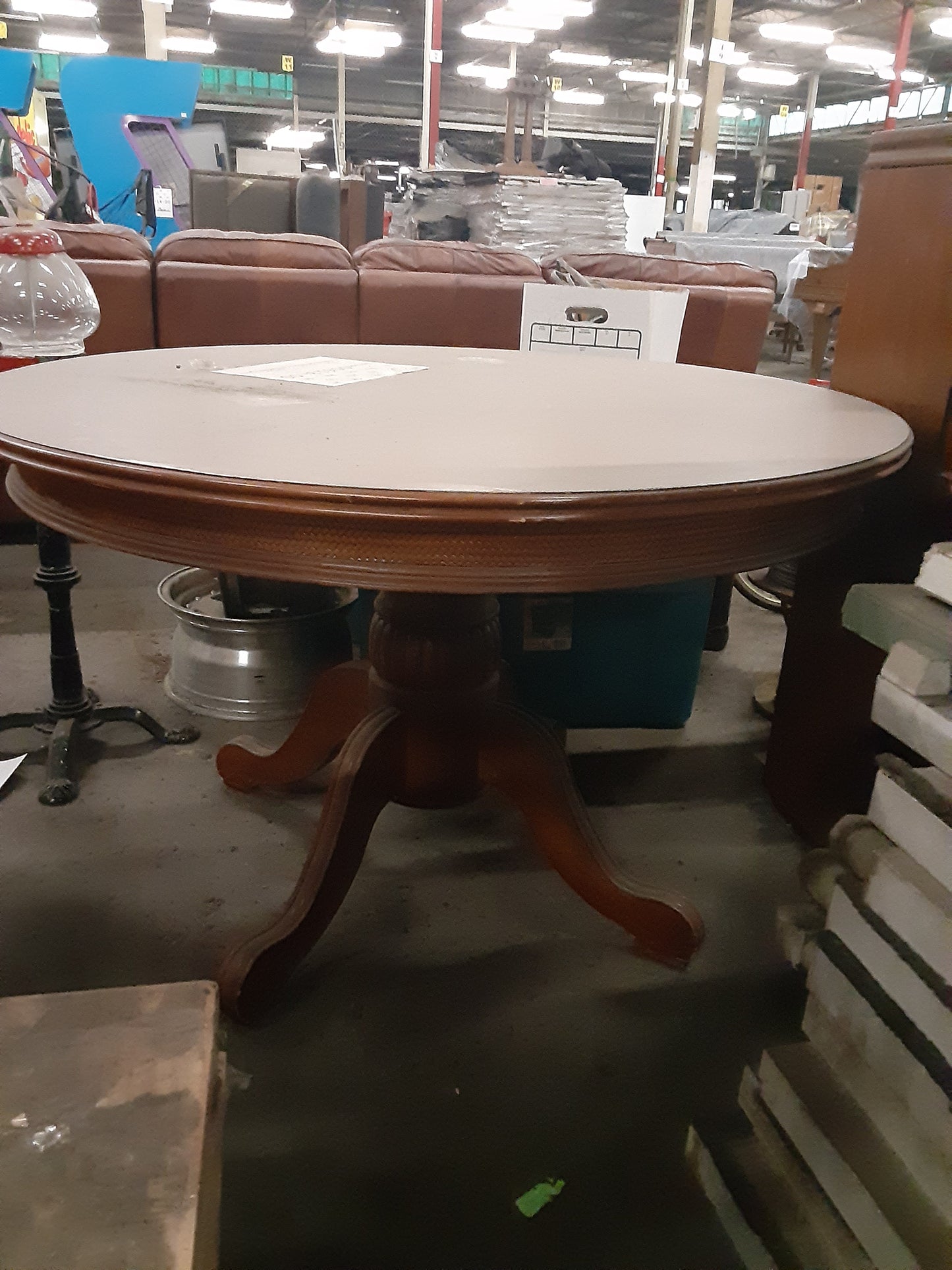 F00090 - Round Table