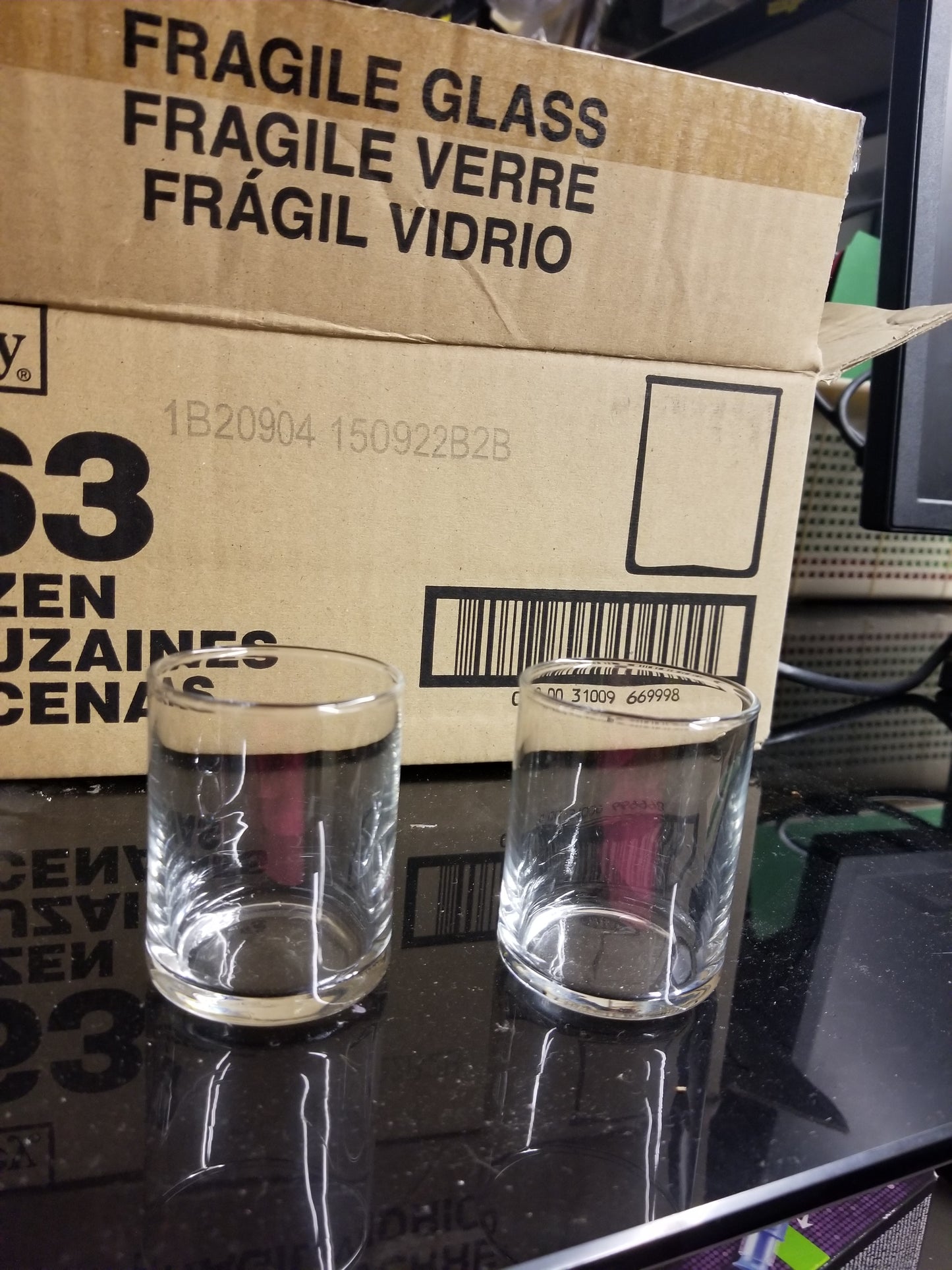 M00126 - Fragile Glass Cups