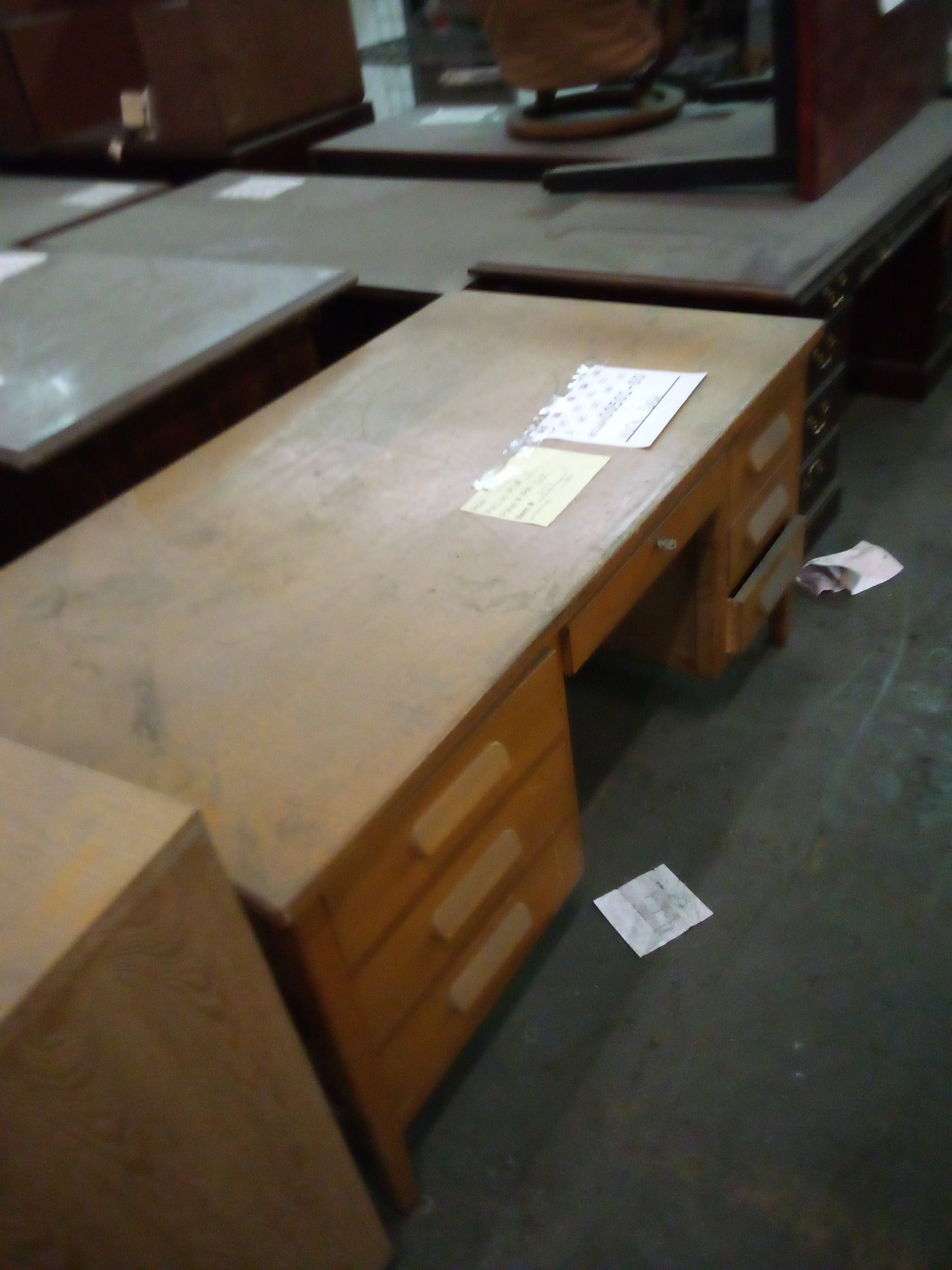 F00028 - Work Desk