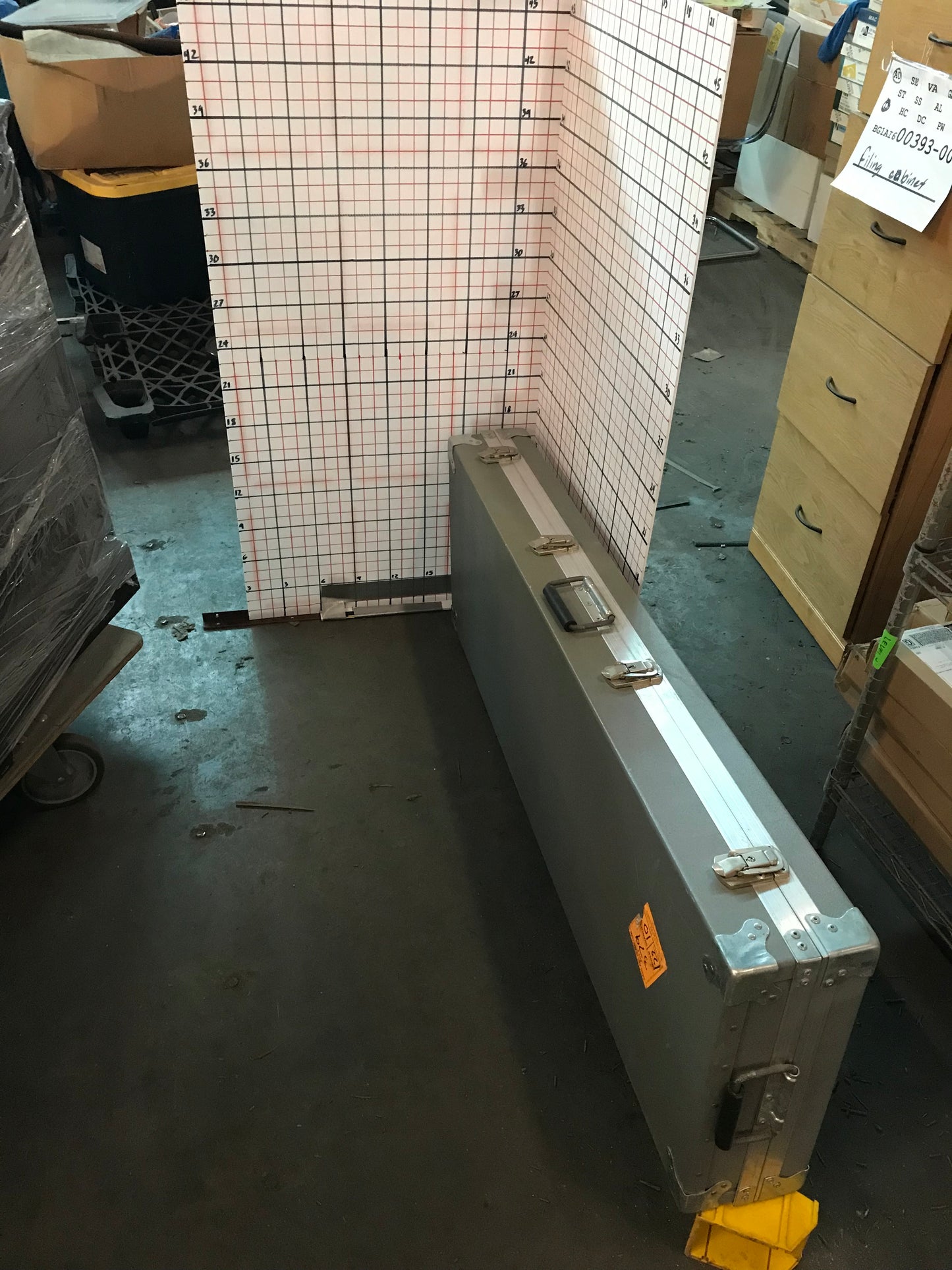 M00142 - Gray case