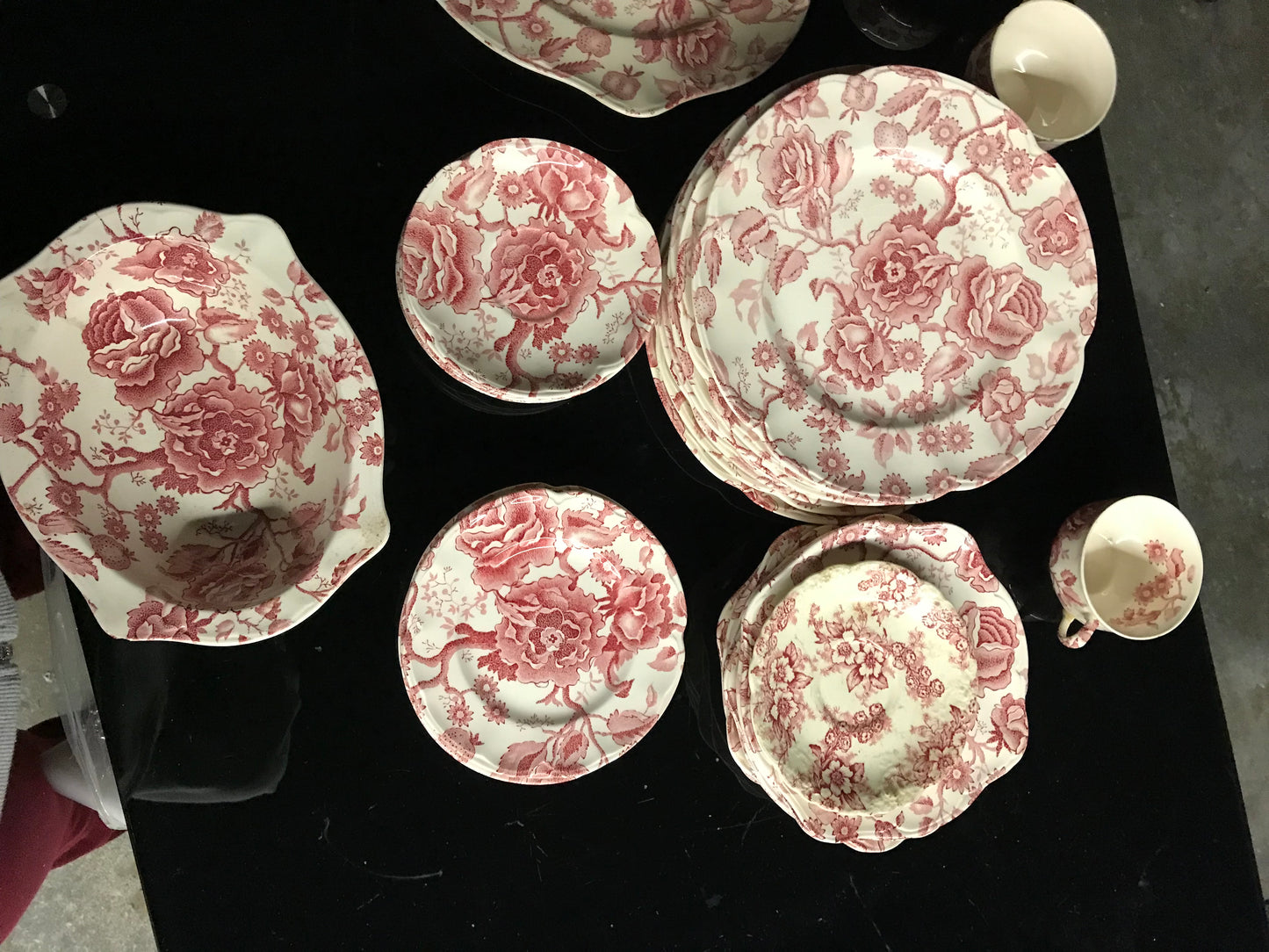 K00014 - English Chippendale Dish Set