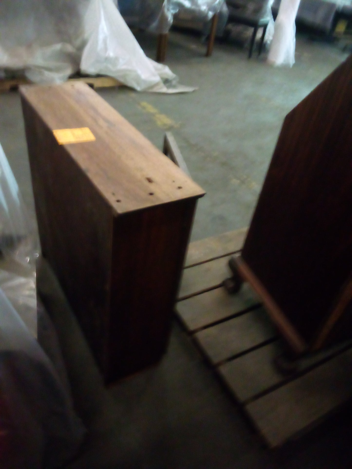 F00067 - English Bookcase