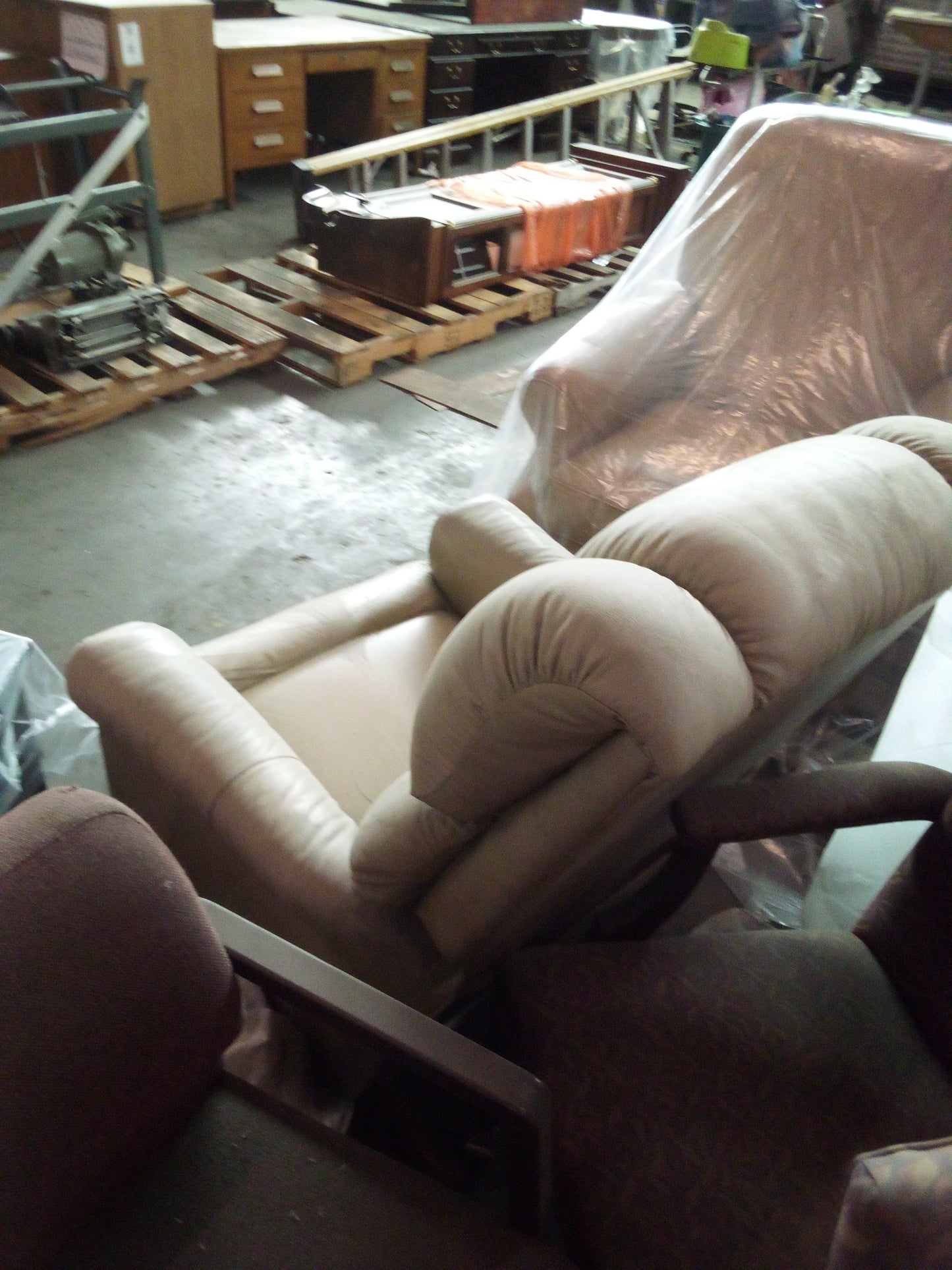 F00072 - Lazy Boy Chair