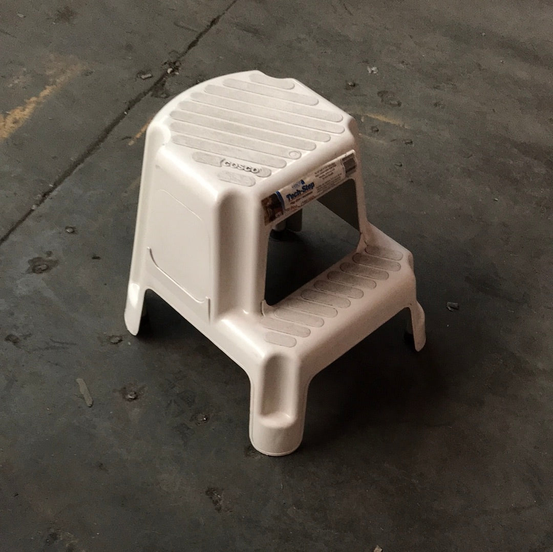 M00245 - step stool