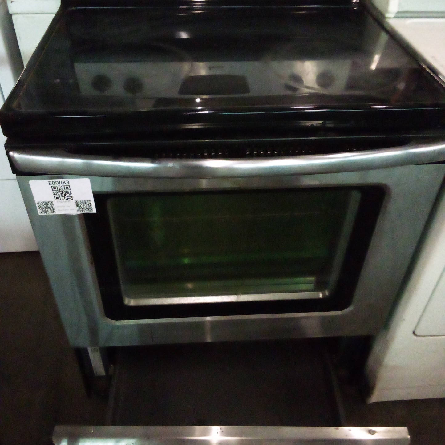 E00083 - Amana Black Stove/Oven