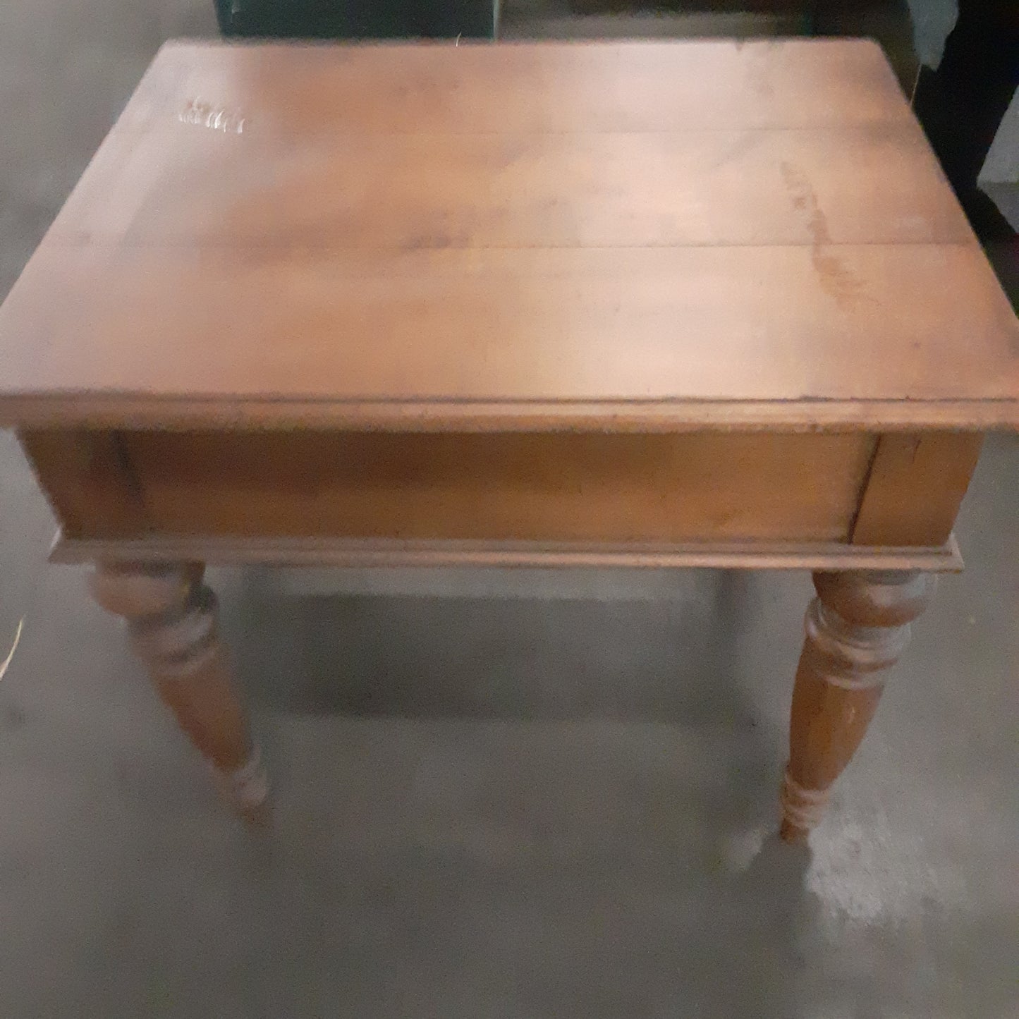 F00204 - Wooden end table