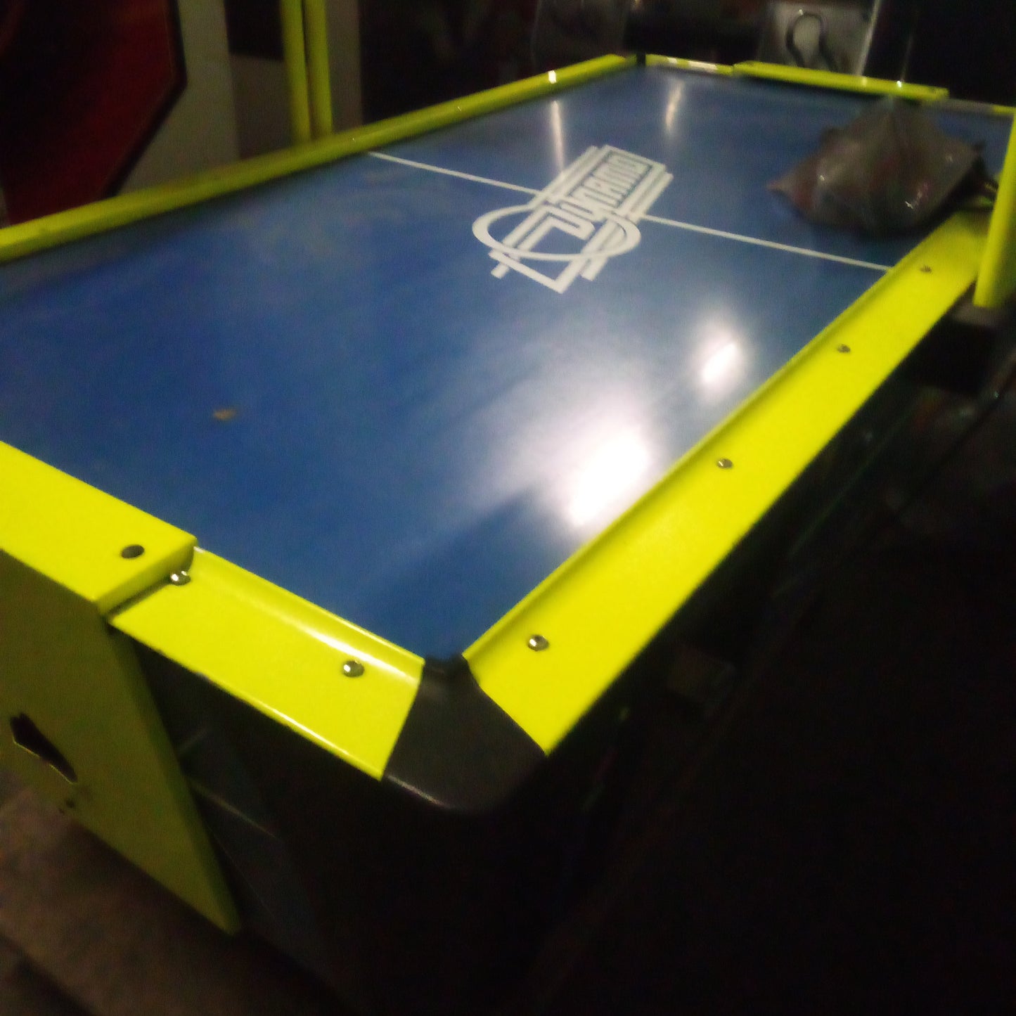 E00075 - Air Hockey Table