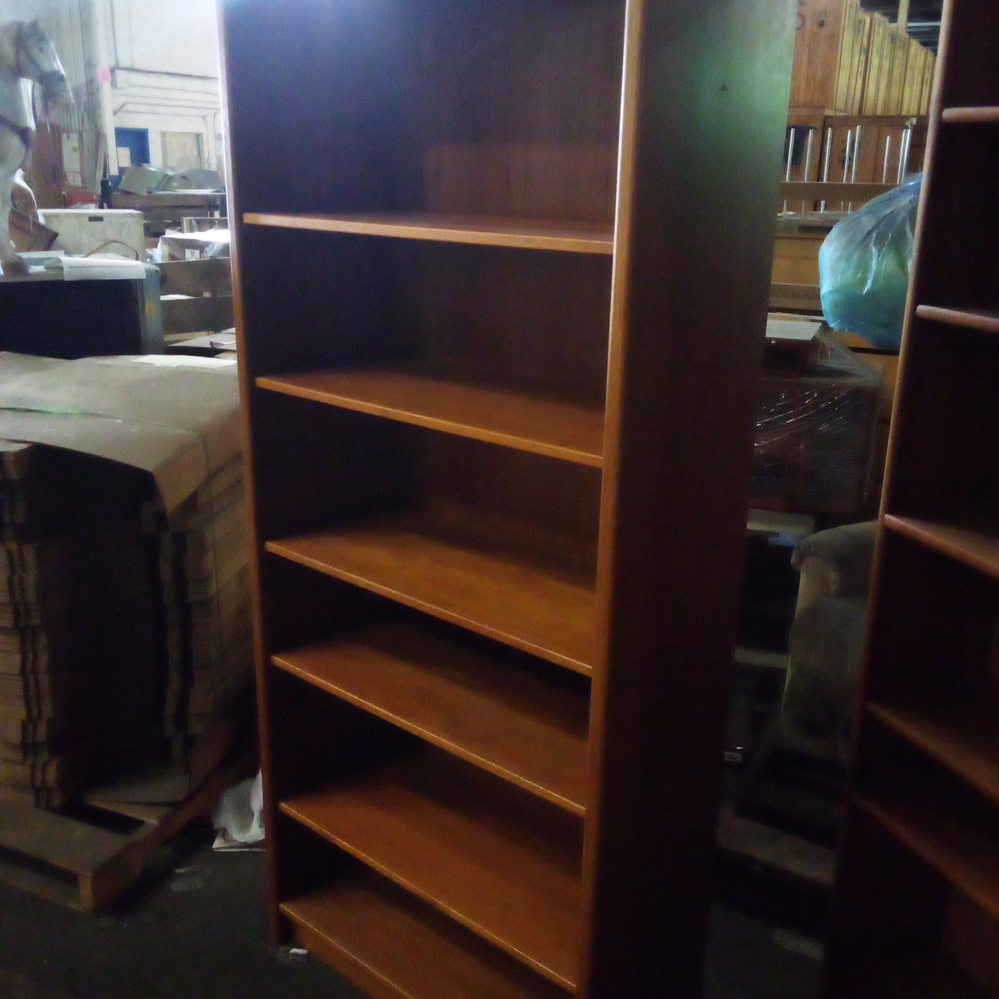 F00228 - wooden bookshelf