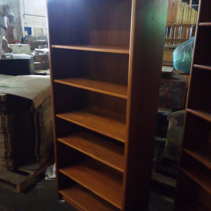 F00228 - wooden bookshelf