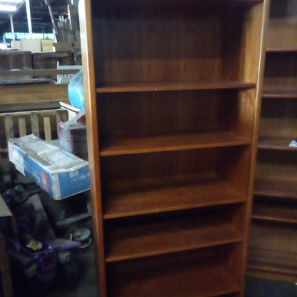 F00228 - wooden bookshelf