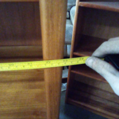 F00228 - wooden bookshelf