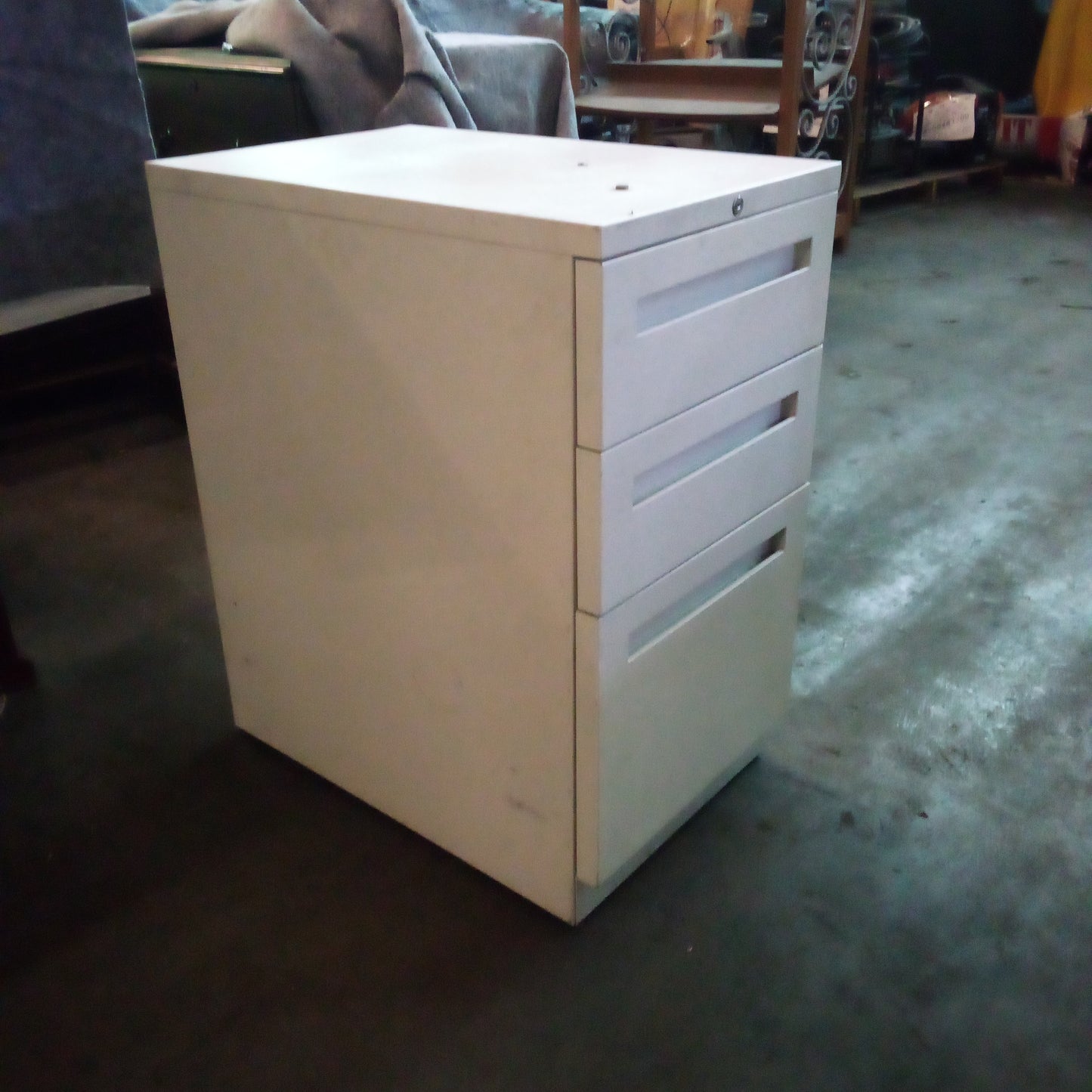 F00229 - filing cabinet