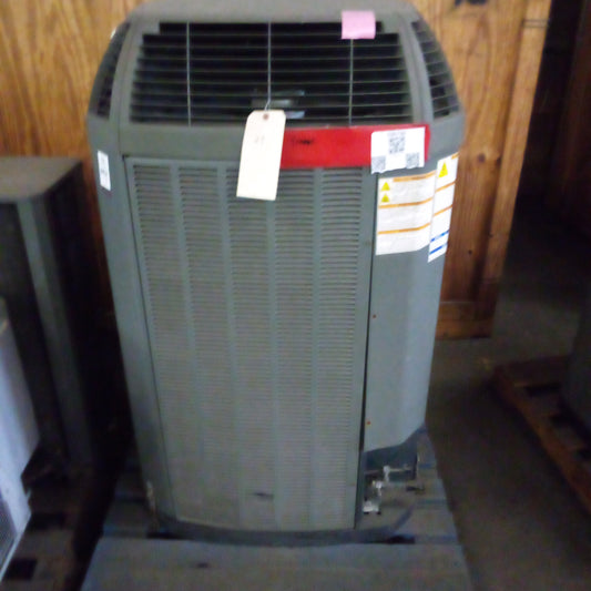 E00130 - Trane XL 20i Air conditioner.