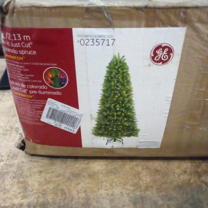 J00035 - 7ft Pre-lit Christmas tree