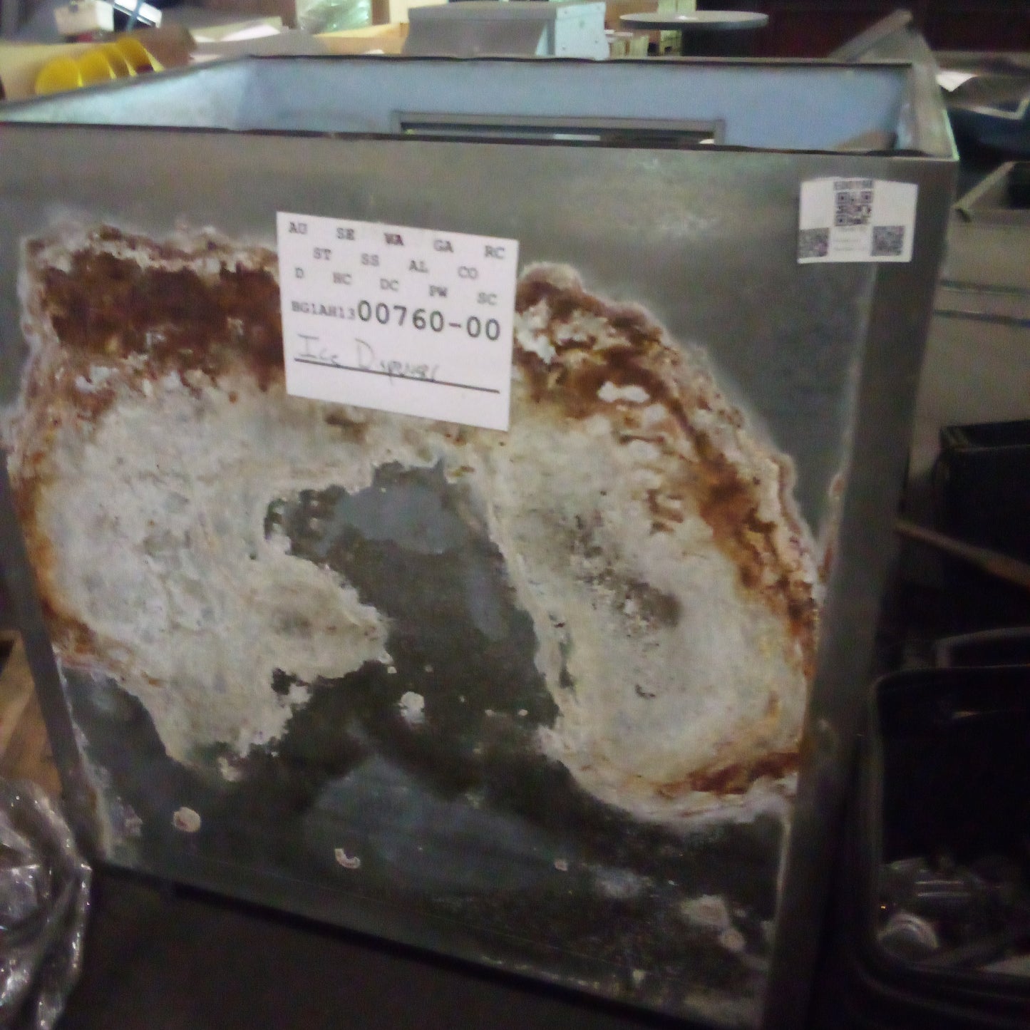 E00198 - Ice Dispenser