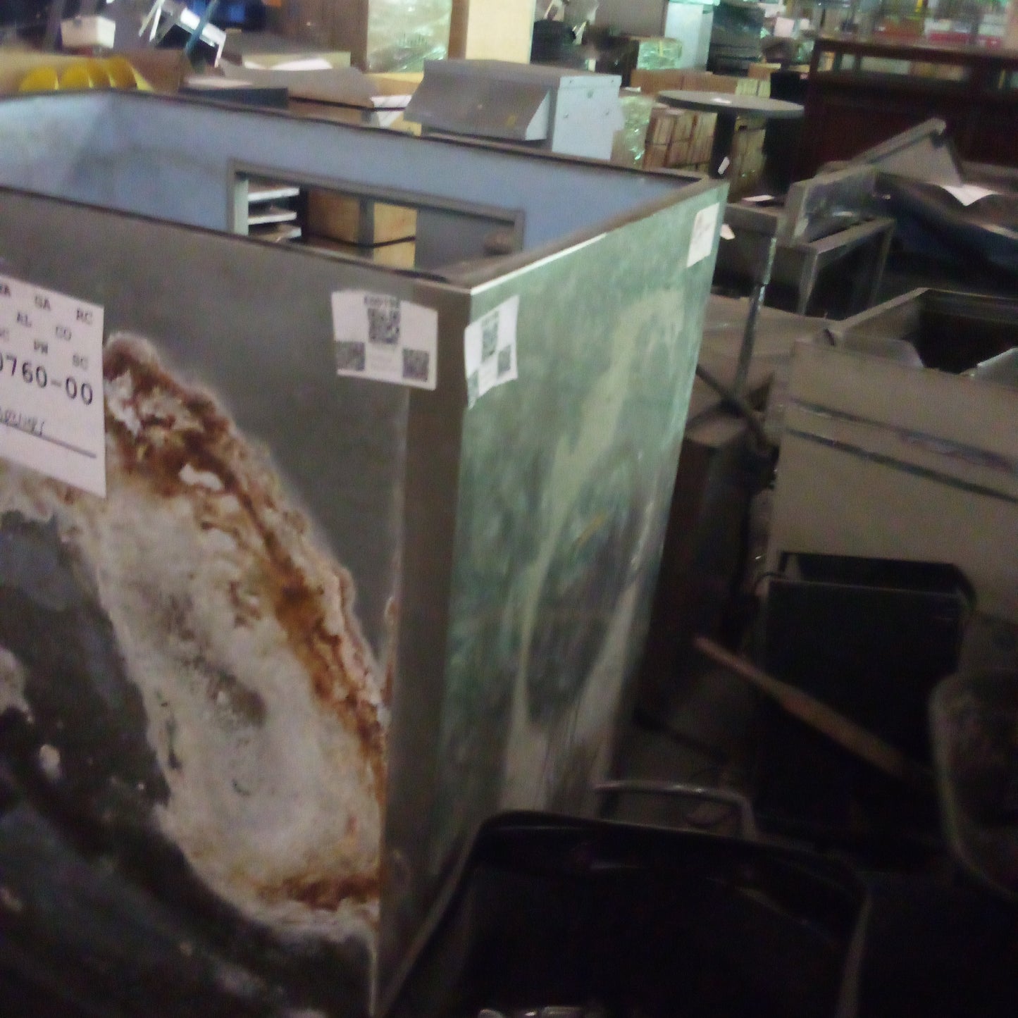 E00198 - Ice Dispenser