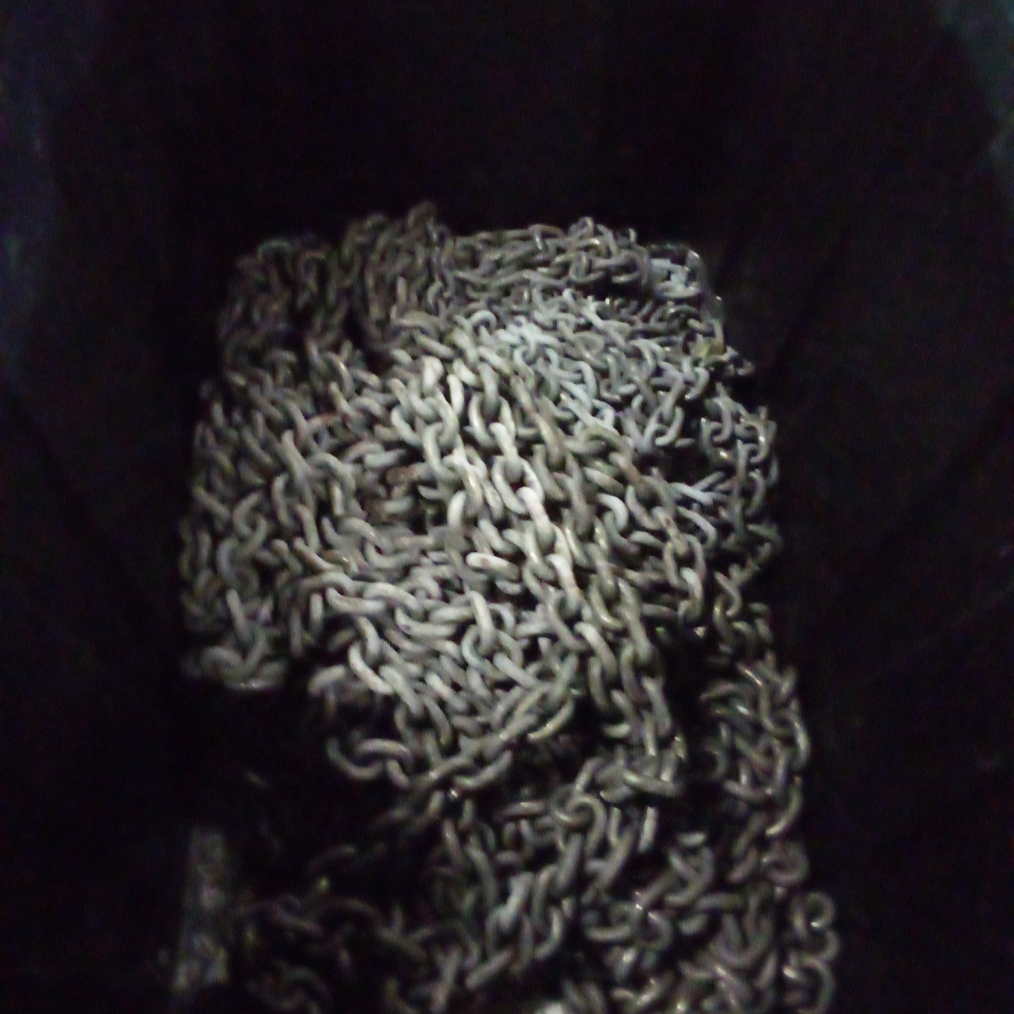 T00103 -Bin of Chains