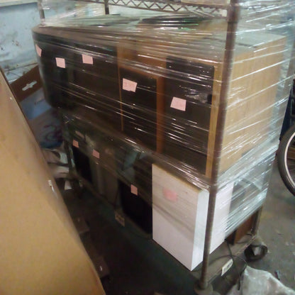 C00108 - Shelves full of Speekers