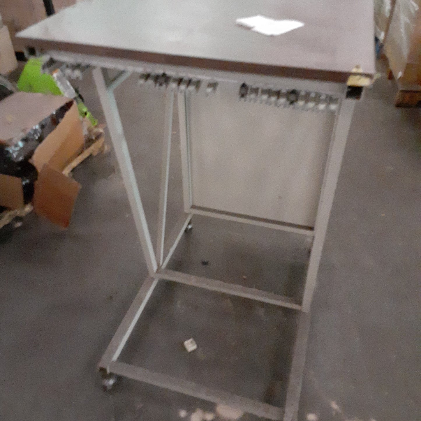 F00255 - Standing Table