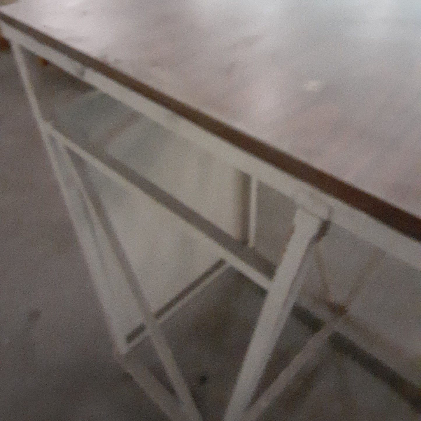 F00255 - Standing Table