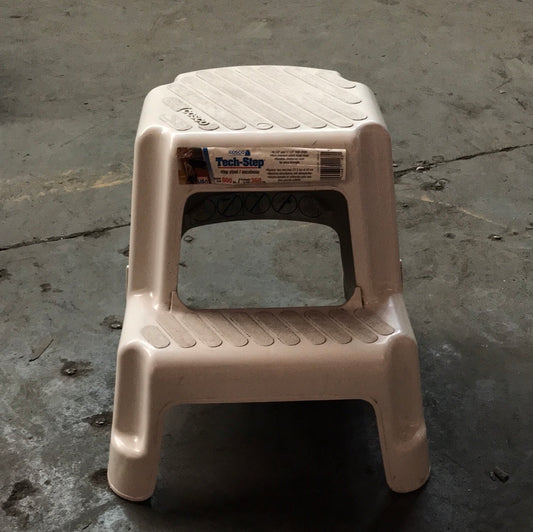 M00245 - step stool