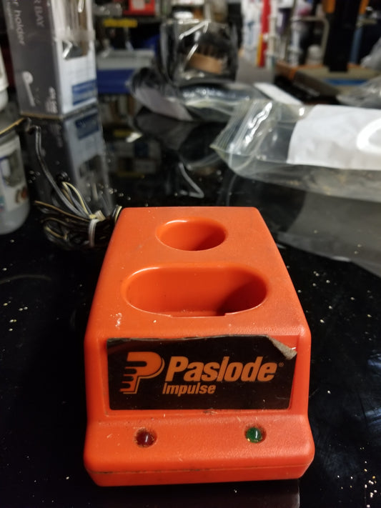 T00030 - Paslode Impulse Battery Charger