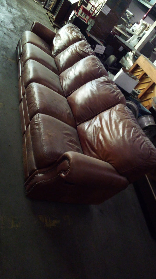 F00038 - 5 Cushion Couch