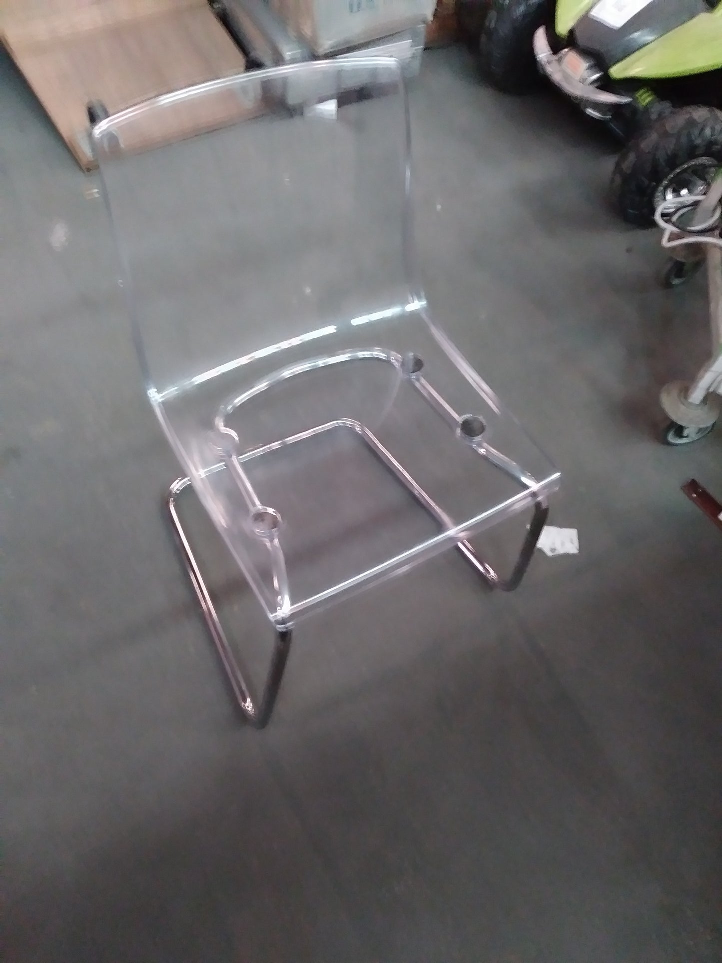 F00014 - Clear chair