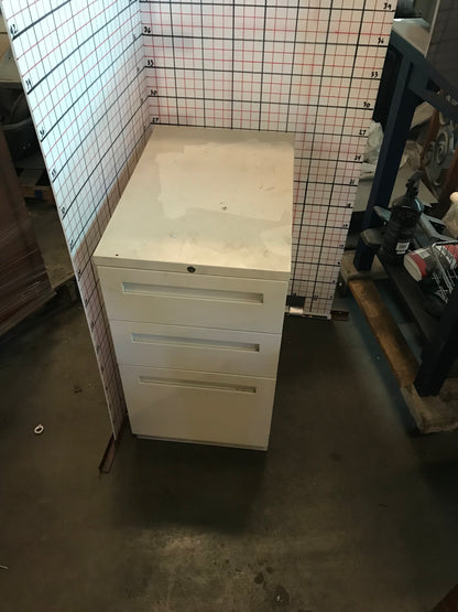 M00143 - White file cabinet