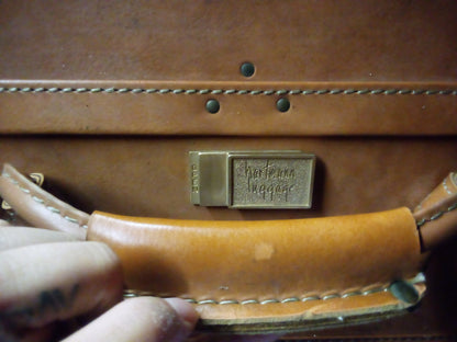 P00140 - Vintage HARTMANN LUGGAGE 21 1/4" Pullman Belting Leather Suitcase